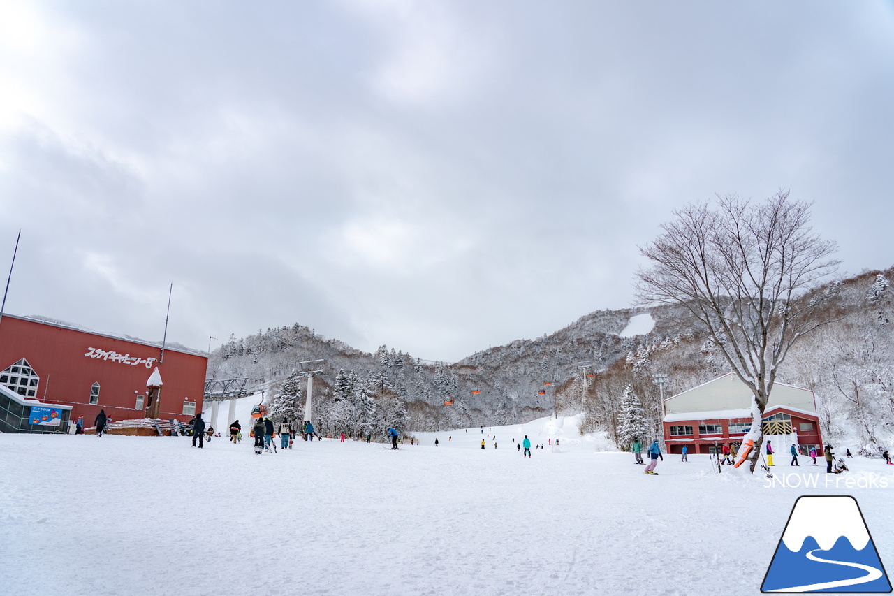 札幌国際スキー場｜オープン日からたった３日で全面滑走可能！広々ゲレンデで快適な初滑りを楽しみましょう♪そして、夜は『ARC'TERYX WINTER FILM TOUR SAPPORO』in サッポロファクトリー(^_-)-☆